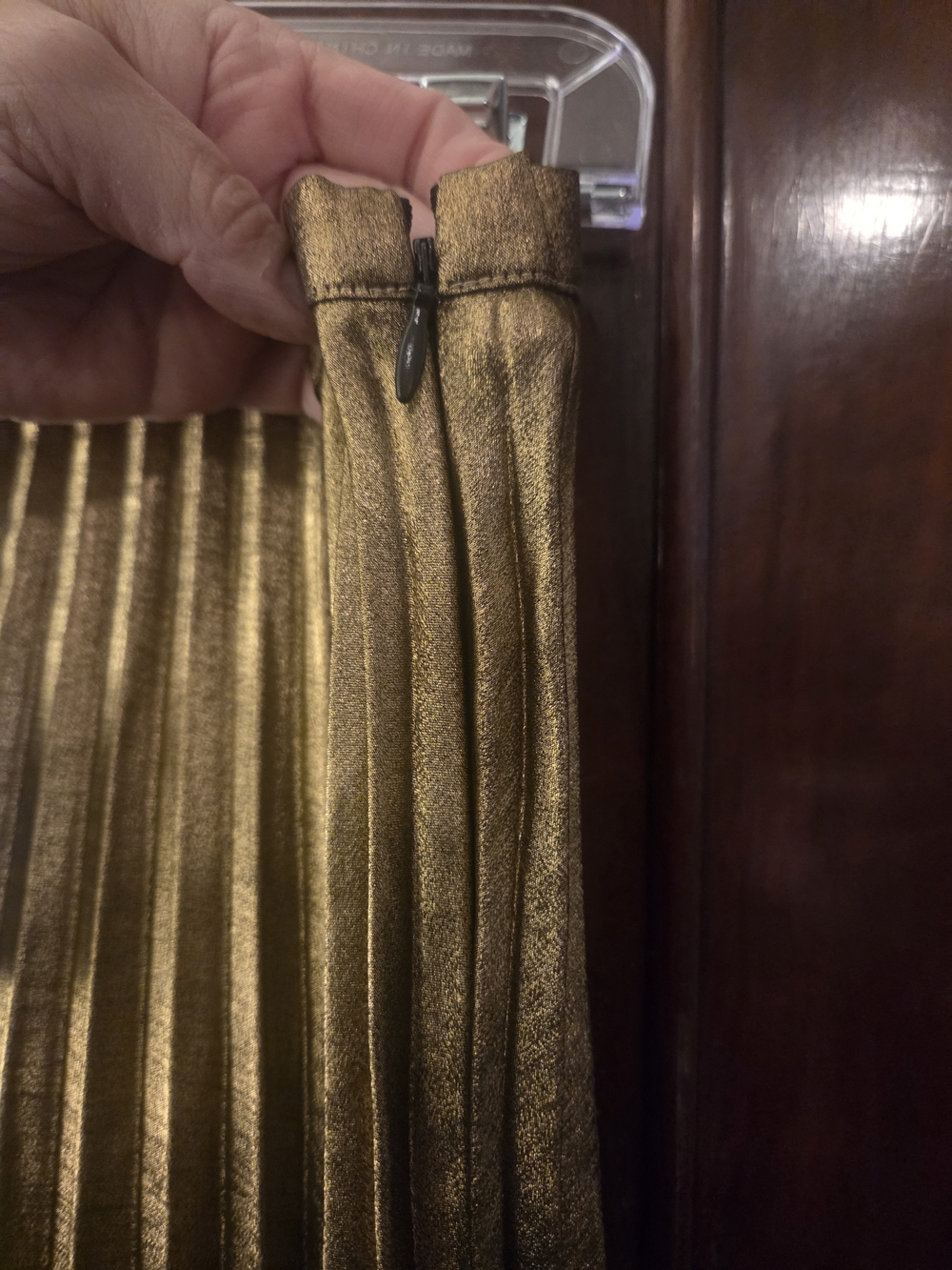 Banana Republic Metallic Gold Pleated Midi Skirt - Picture 3 of 3
